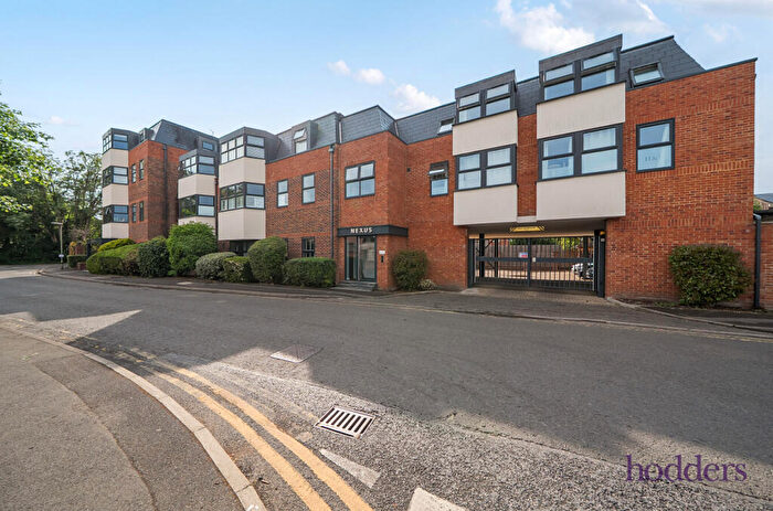 1 Bedroom Apartment For Sale In Chertsey, Surrey, KT16