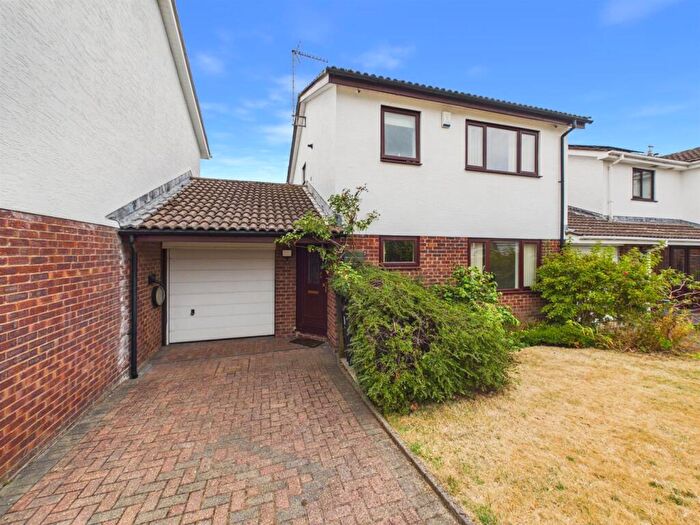 3 Bedroom Link Detached House For Sale In The Meadows, Hanham, Bristol, BS15