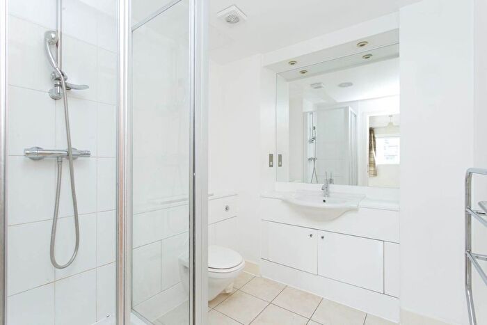 2 Bedroom Flat For Sale In Ebb Court, London, E16