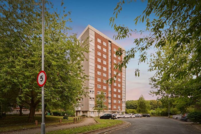 2 Bedroom Flat For Sale In Pembroke Grange, Leeds, LS9