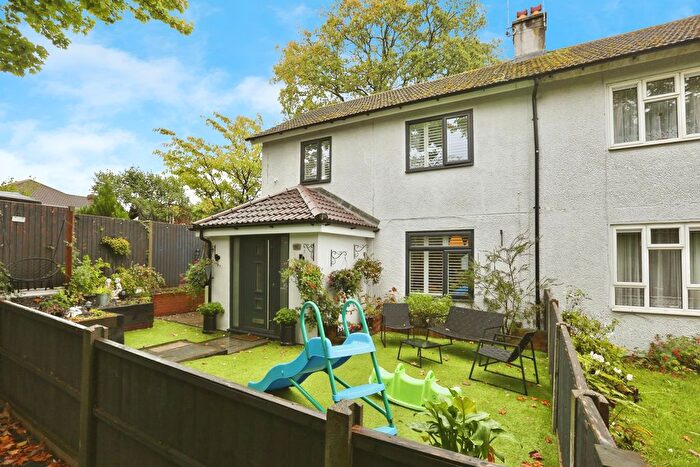 3 Bedroom End Of Terrace House For Sale In Hinkler Road, Southampton, Hampshire, SO19