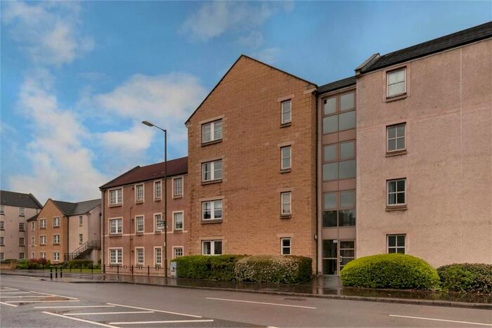 2 Bedroom Flat To Rent In , Lindsay Road, Edinburgh, EH6
