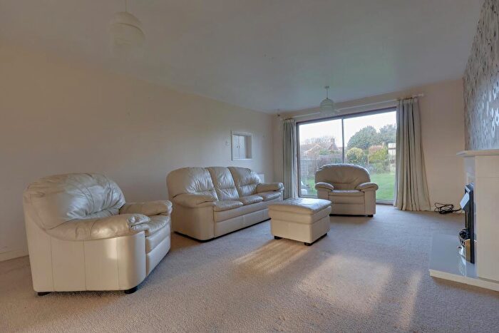 4 Bedroom Detached House For Sale In Victoria Road, Hayling Island, PO11