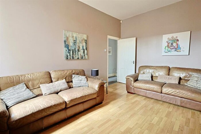 3 Bedroom Flat To Rent In Oakland Road, Jesmond, Newcastle Upon Tyne, NE2