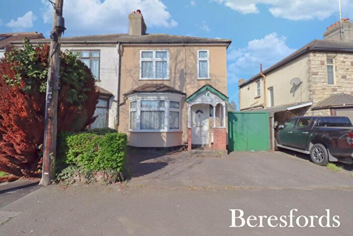 3 Bedroom Semi Detached House For Sale In Argyle Gardens, Upminster, RM14