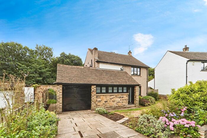 3 Bedroom Detached House For Sale In Walker Wood, Baildon, Shipley, BD17