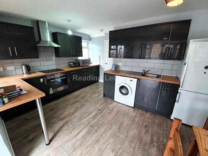 5 Bedroom End Of Terrace House To Rent In Spring Terrace, Reading, RG2