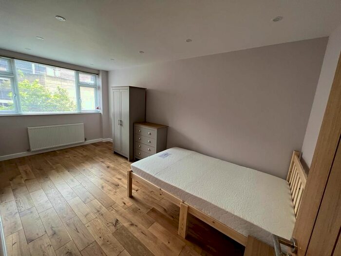 5 Bedroom Maisonette To Rent In Fellows Court, London, E2