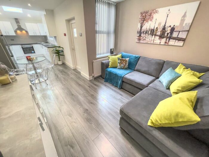 6 Bedroom House To Rent In Empress Road, L7