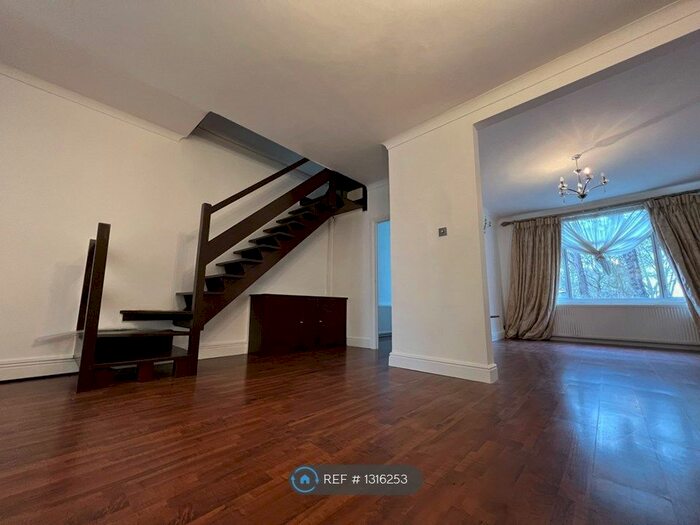 4 Bedroom Terraced House To Rent In Victoria Road, London N18