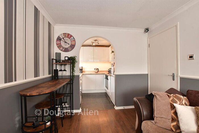 1 Bedroom Flat For Sale In Holland Close, Romford, Essex, RM7