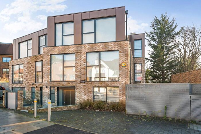 5 Bedroom Semi Detached House To Rent In The Vale, Golders Green, London, NW11