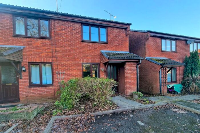 2 Bedroom End Of Terrace House To Rent In Valley Park, SO53