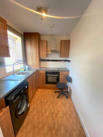 1 Bedroom Flat To Rent In Summerhouse Avenue, Hounslow, TW5
