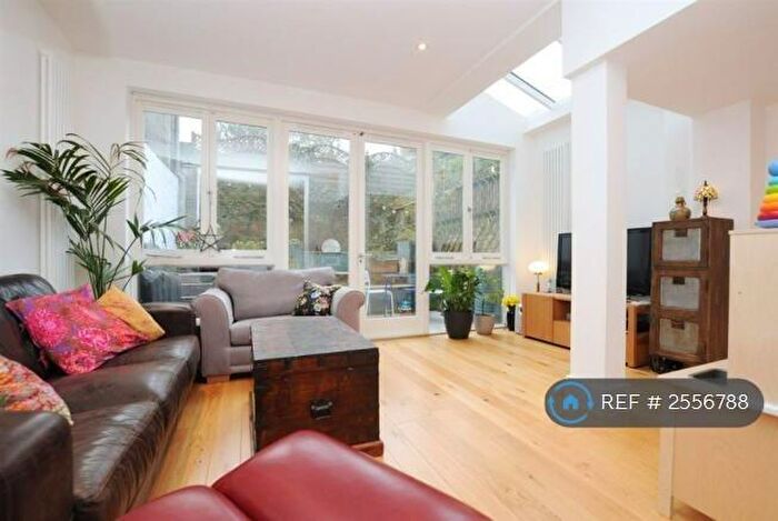 1 Bedroom Flat To Rent In Newington Green Road, London, N1