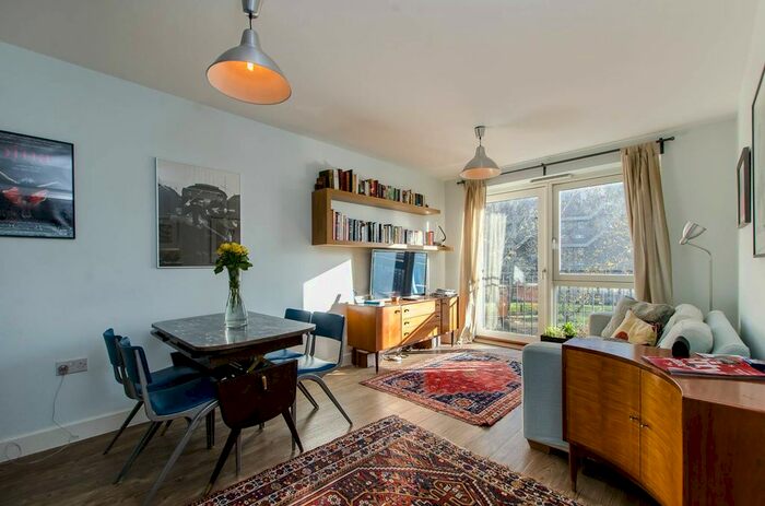 2 Bedroom Flat To Rent In Milles Square, Brixton, London, SW9