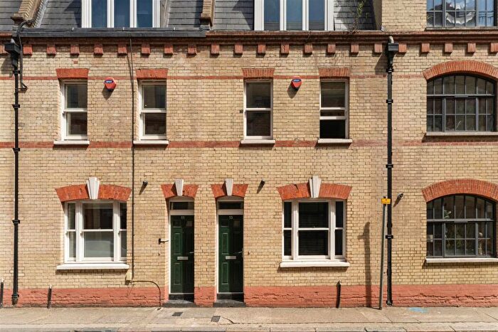 3 Bedroom Town House For Sale In Rampart Street, Tower Hamlets, E1