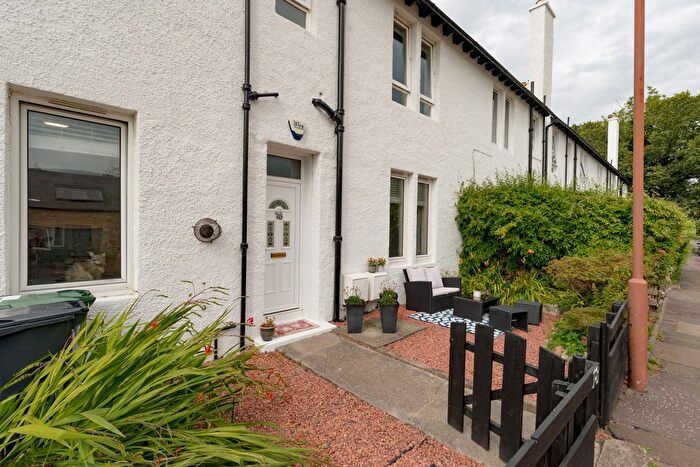 2 Bedroom Flat For Sale In Blinkbonny Road, Currie, EH14