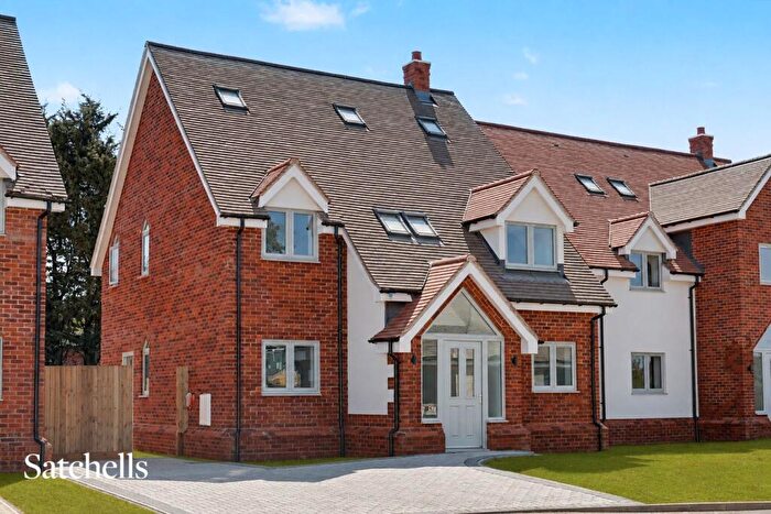 3 Bedroom Detached House For Sale In Chestnut Grove, Dunton Lane, Biggleswade, SG18