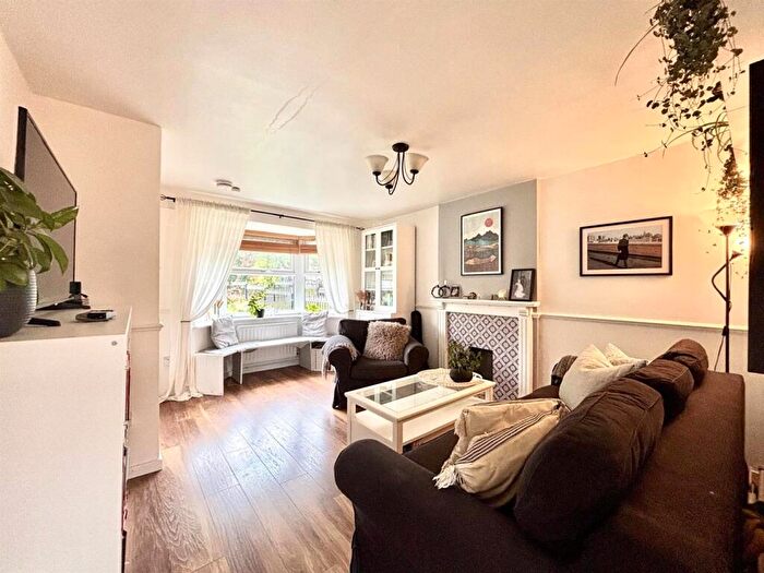 2 Bedroom End Of Terrace House For Sale In Chestnut Square, Leamington Spa, CV32