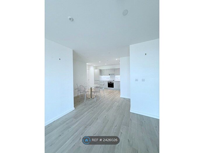 2 Bedroom Flat To Rent In Silvertown Way, London, E16