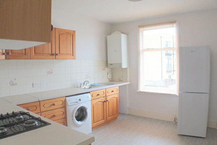 3 Bedroom Flat To Rent In Central Arcade, Woodthorpe Road, Ashford, TW15