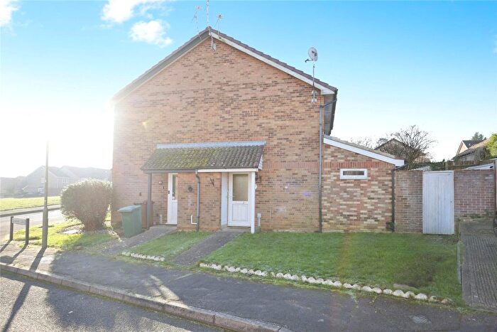 1 Bedroom End Of Terrace House For Sale In Frensham Close, Banbury, Oxfordshire, OX16