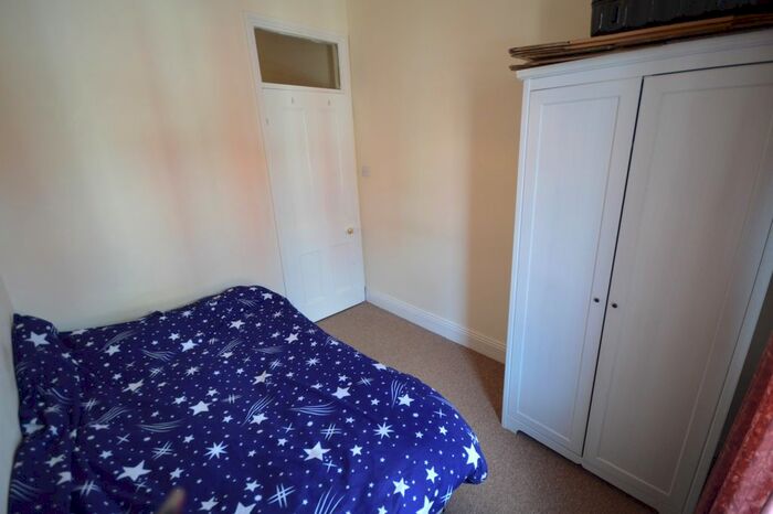 3 Bedroom Flat To Rent In Wingrove Avenue, Newcastle Upon Tyne, NE4