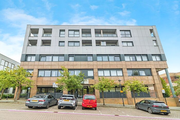 2 Bedroom Flat For Sale In Silbury Boulevard, Milton Keynes, MK9