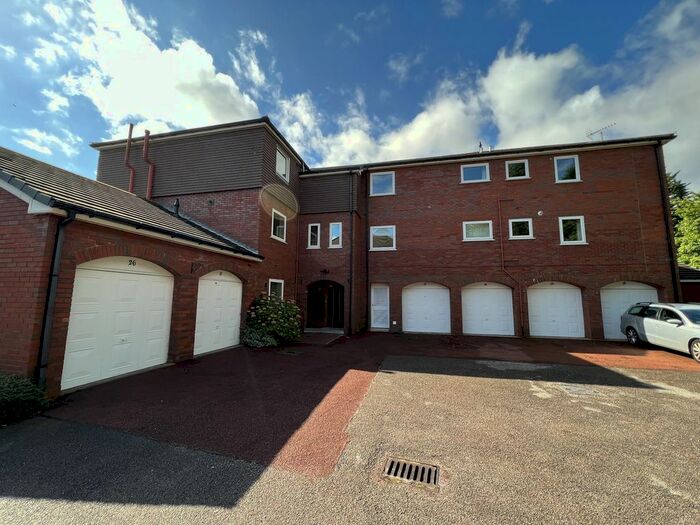 2 Bedroom Flat To Rent In Green Hall Mews, Wilmslow, SK9
