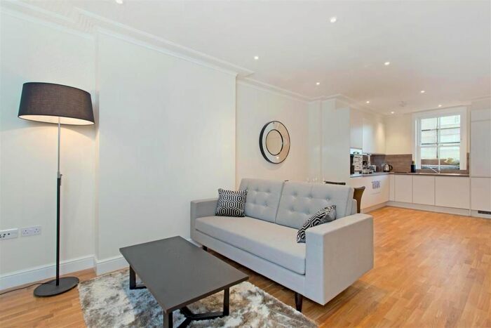 2 Bedroom Flat To Rent In Hamlet Gardens, London, W6