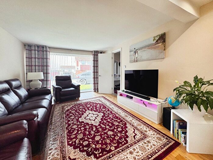 3 Bedroom Semi-detached House For Sale In Lochy Place, Erskine, PA8