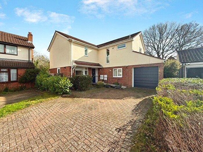 4 Bedroom Detached House For Sale In Raglan Close, Frimley, Camberley, Surrey, GU16