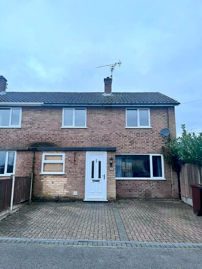 3 Bedroom Town House To Rent In Redwing Grove, Lincoln, LN6