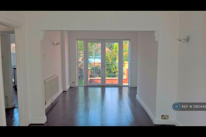 3 Bedroom Semi-Detached House To Rent In Durley Dean Road, Birmingham, B29