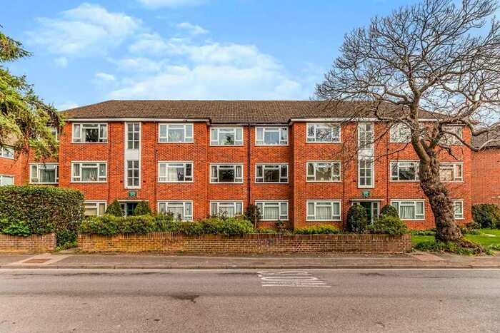 2 Bedroom Flat To Rent In Russell Court Oak Hill Crescent, Surbiton, Surrey, KT6