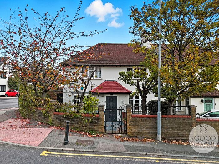 4 Bedroom Semi-detached House For Sale In Roding Lane, Buckhurst Hill, IG9