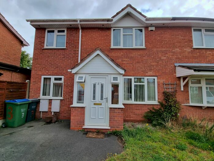 3 Bedroom Semi-Detached House To Rent In Sefton Grove, Wednesbury, DY4