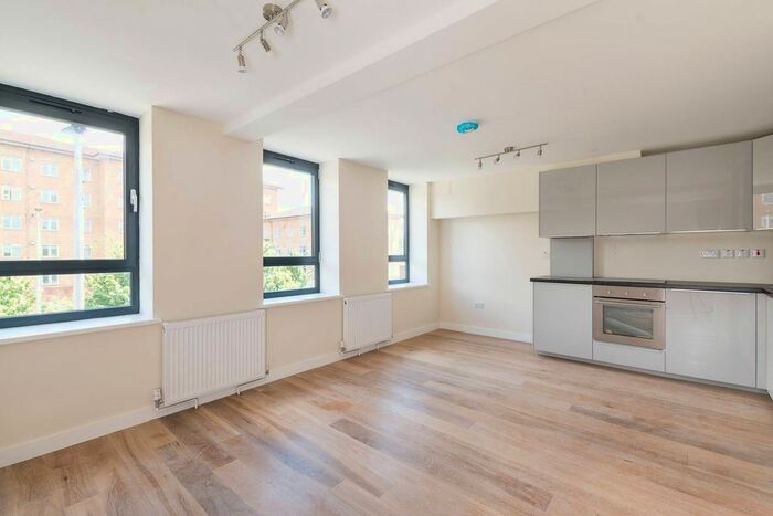 1 Bedroom Flat To Rent In Cowthorpe Road, Nine Elms, London, SW8