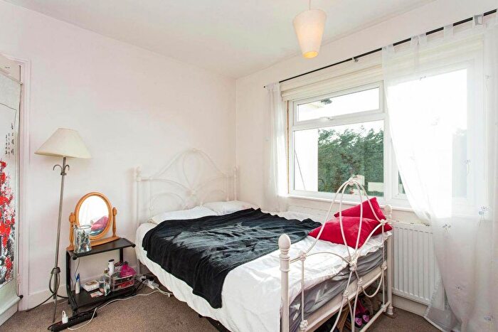 6 Bedroom Flat To Rent In Evesham Way, London, IG5
