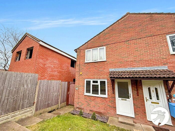 2 Bedroom Maisonette To Rent In Silver Hill Gardens, Chatham, Kent, ME4