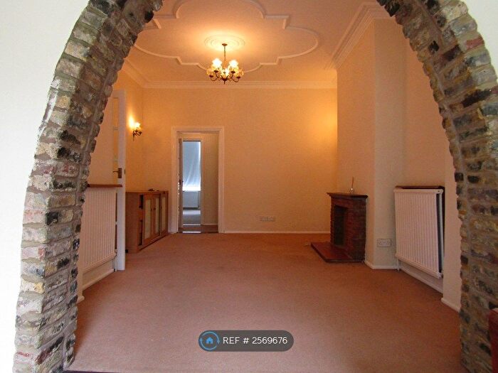 2 Bedroom Flat To Rent In Fordhook Avenue, London, W5