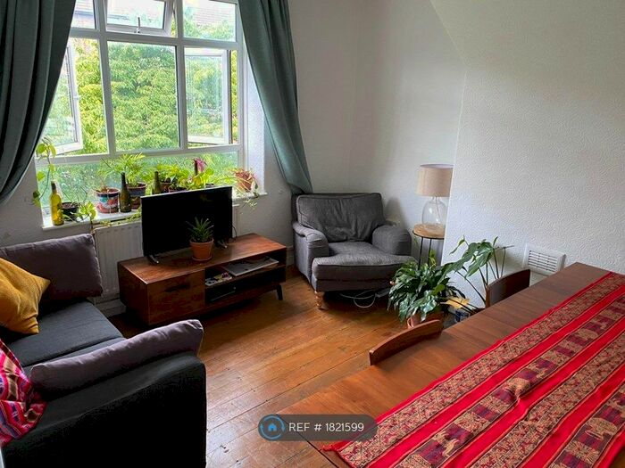 3 Bedroom Flat To Rent In Homerton Road, London, E9