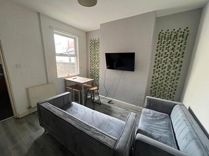 5 Bedroom Terraced House To Rent In Hall Lane, Kensington, L7