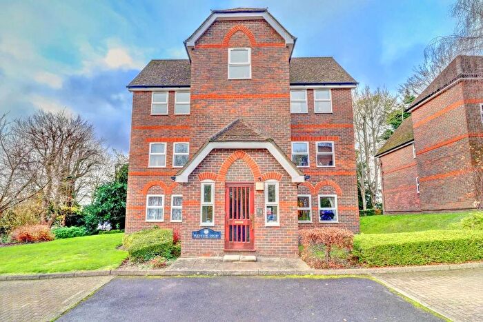 2 Bedroom Flat To Rent In Malmers Well Road, High Wycombe, HP13