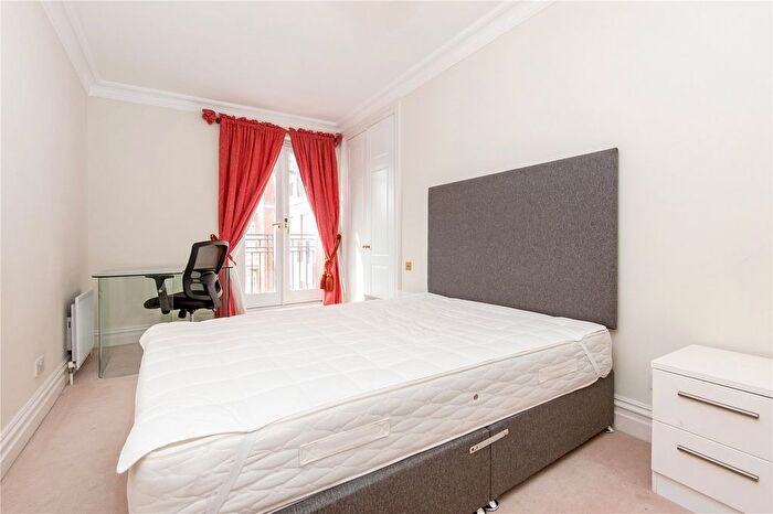 2 Bedroom Flat For Sale In Clevedon Road, Twickenham, TW1