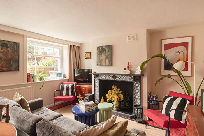 1 Bedroom Flat For Sale In Lyndhurst Way, Peckham Rye, SE15