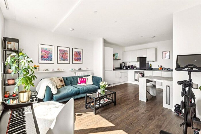 1 Bedroom Apartment For Sale In Bridle Mews, London, E1