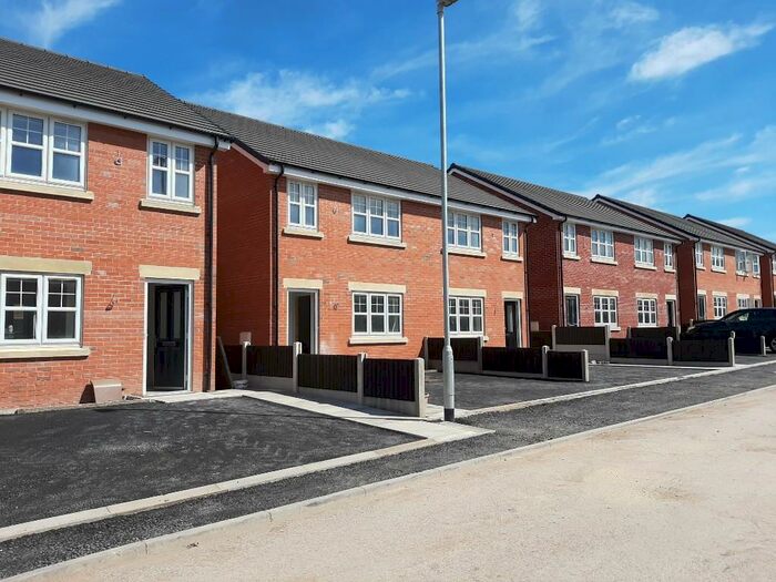 3 Bedroom Semi-Detached House To Rent In Willow Close, Chorley, Lancashire, PR6