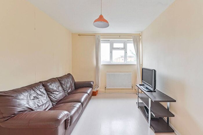 1 Bedroom Flat For Sale In Gideon Road, Battersea, London, SW11